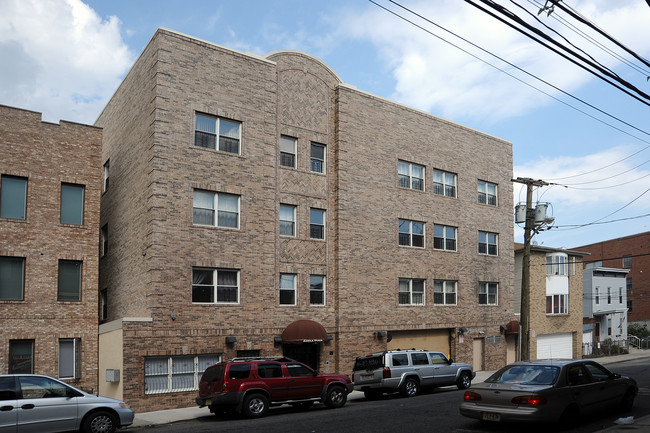 Adela Plaza in Union City, NJ - Building Photo - Building Photo