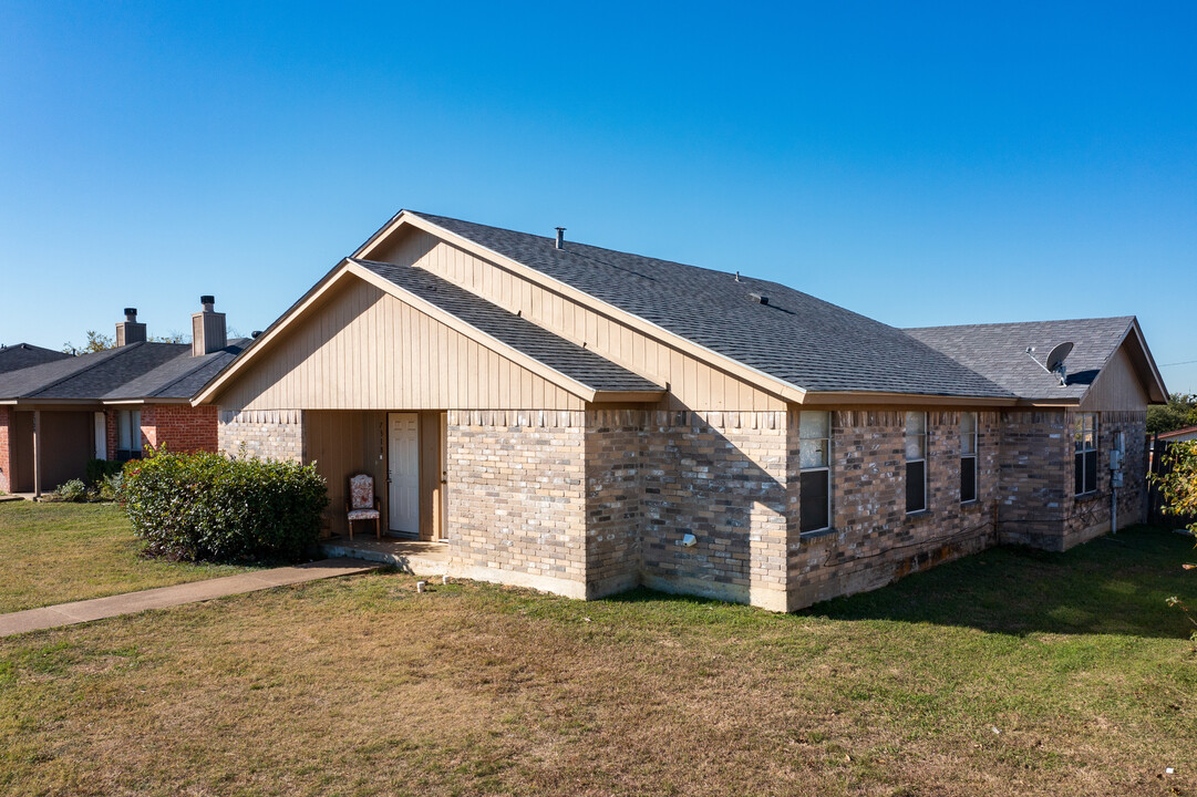 7320 Tradition Dr in Forest Hill, TX - Building Photo