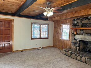 448 Conner Hill Rd in Hendersonville, NC - Building Photo - Building Photo
