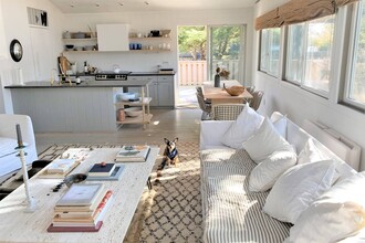11 Mako Ln in Amagansett, NY - Building Photo - Building Photo