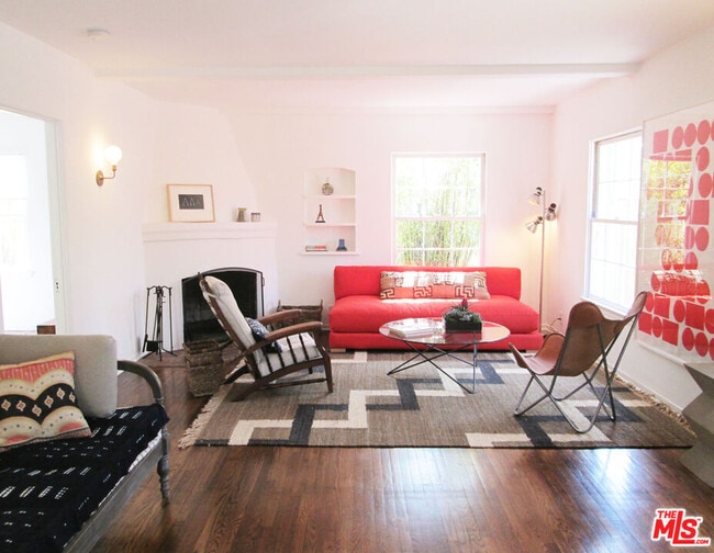 234 Entrada Dr in Santa Monica, CA - Building Photo - Building Photo