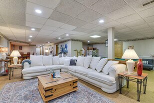 7 Creekside Ln in Barrington, IL - Building Photo