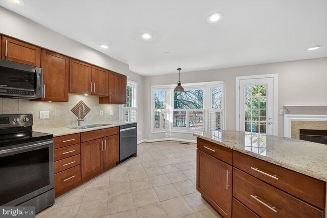 8110 Meadow Springs Ct in Vienna, VA - Building Photo - Building Photo