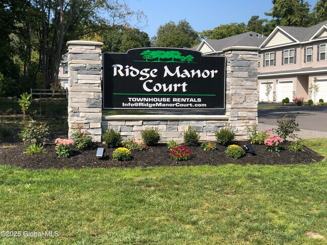 2001 Rdg Mnr Ct in Niskayuna, NY - Building Photo - Building Photo