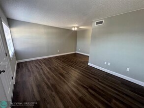 2605 NW 135th St in Miami, FL - Building Photo - Building Photo