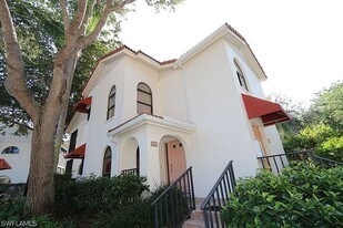 563 Serendipity Dr in Naples, FL - Building Photo