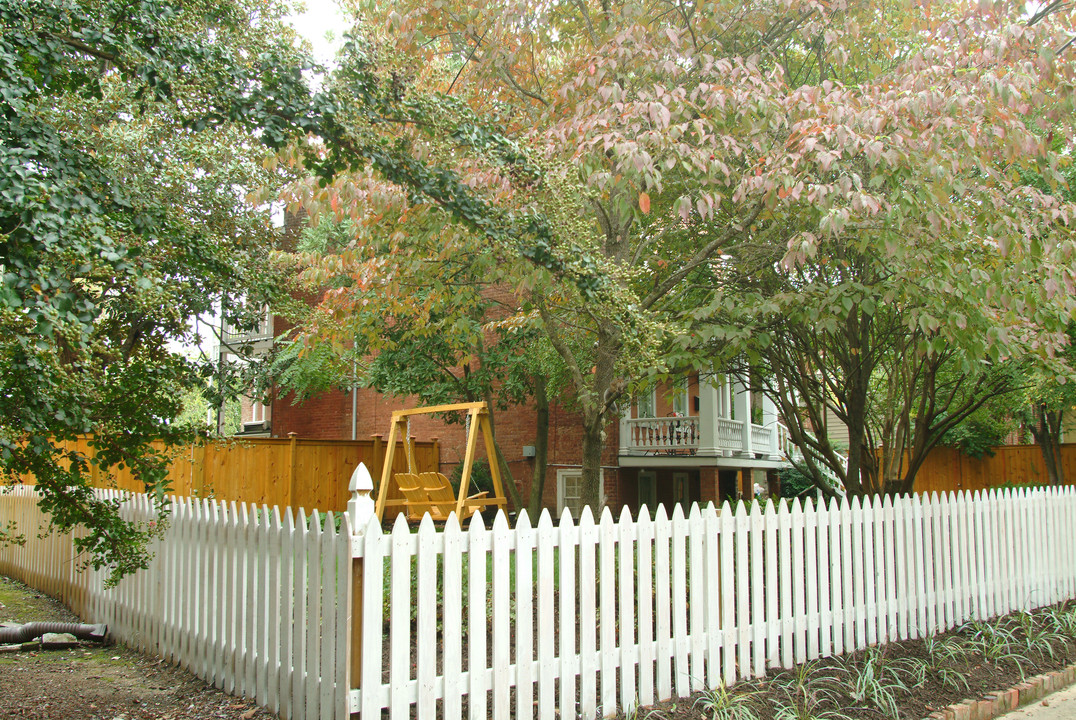 3601 E Broad St in Richmond, VA - Building Photo