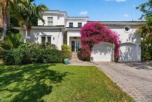 442 Ridgewood Rd in Key Biscayne, FL - Building Photo
