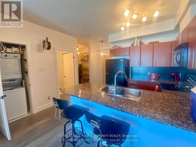 3515-3515 Kariya Dr in Mississauga, ON - Building Photo - Building Photo