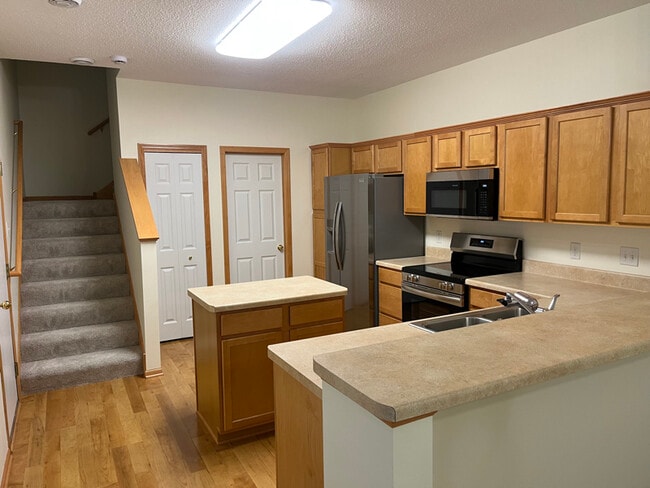 5987 Sandcherry Pl NW in Rochester, MN - Building Photo - Building Photo