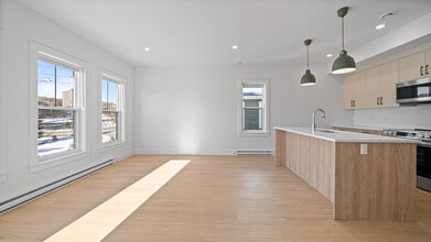 87 Prince Albert Rd in Dartmouth, NS - Building Photo - Building Photo