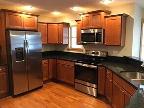 17 Quiet Way in Hurricane, WV - Foto de edificio - Building Photo