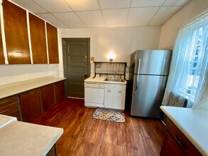 1063 W 8th St, Unit 1 in Erie, PA - Foto de edificio - Building Photo