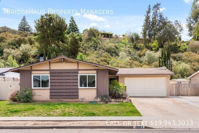 4681 Chateau Dr in San Diego, CA - Building Photo - Building Photo
