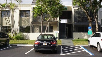 7953 SW 104th St in Miami, FL - Building Photo