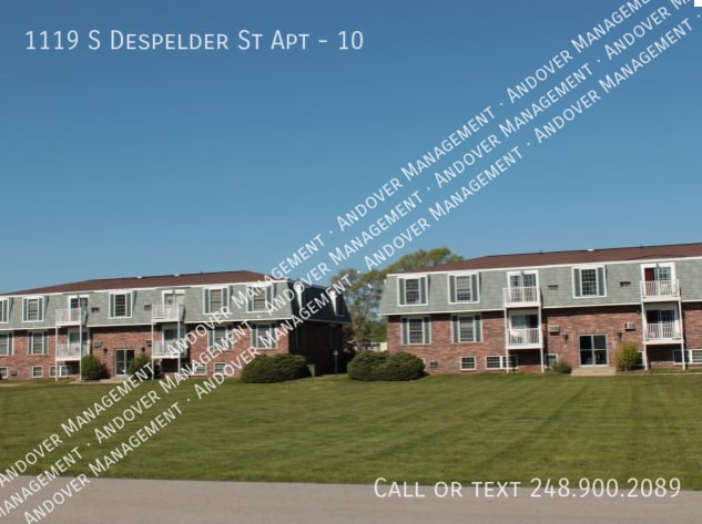 1119 S Despelder St-Unit -10 in Grand Haven, MI - Foto de edificio - Building Photo