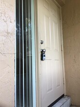 11502 NW 43rd St in Coral Springs, FL - Foto de edificio - Building Photo