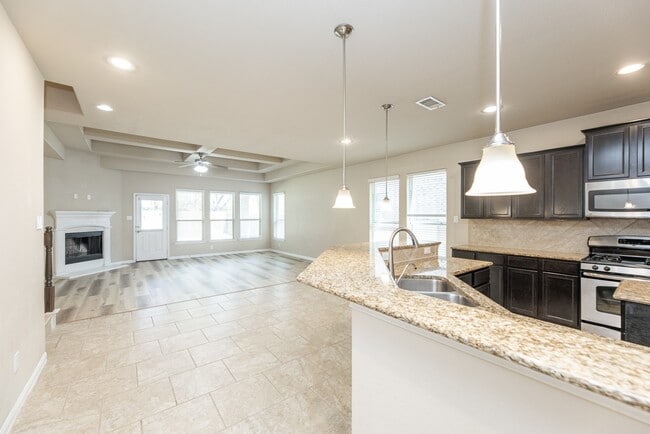 2414 Garden Falls Dr in Conroe, TX - Building Photo - Building Photo