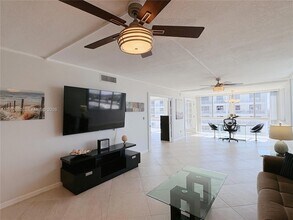3100 NE 49th St, Unit 1010 in Fort Lauderdale, FL - Building Photo - Building Photo