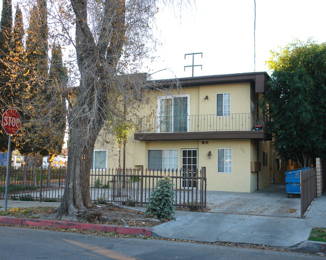 11004 Otsego St in North Hollywood, CA - Building Photo - Building Photo