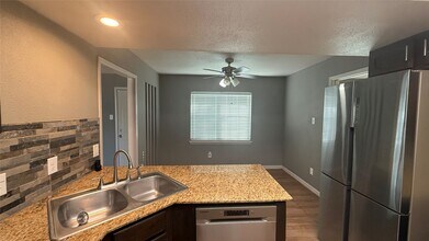 8110 Streamside Dr in Houston, TX - Building Photo - Building Photo