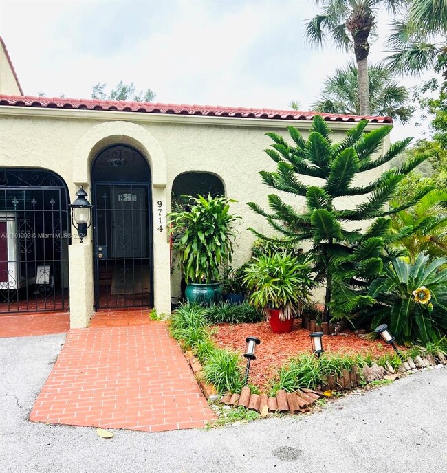 9714 Costa Del Sol Blvd in Doral, FL - Building Photo - Building Photo