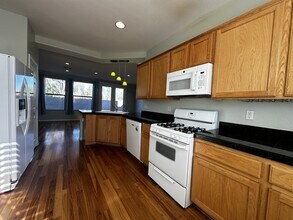 7628 Belhurst Ave in Las Vegas, NV - Building Photo - Building Photo