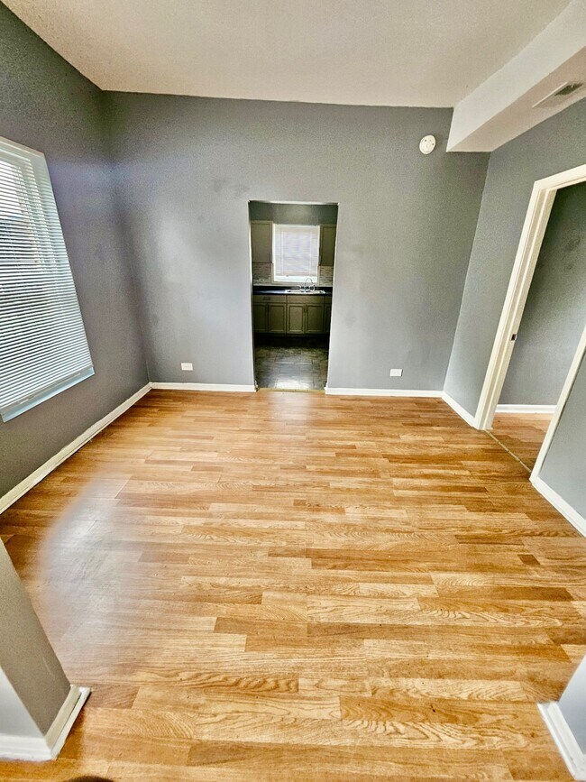 6620 S Saint Lawrence Ave in Chicago, IL - Building Photo - Building Photo