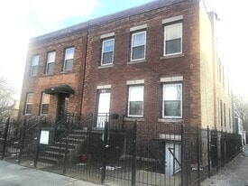2343 W Foster Ave, Unit 2 in Chicago, IL - Building Photo