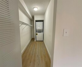 9517 Fontainebleau Blvd, Unit 561-217 in Miami, FL - Building Photo - Building Photo