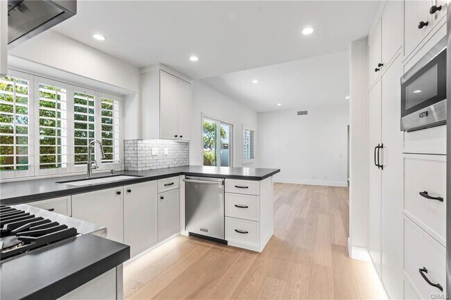 2750 Point Del Mar in Newport Beach, CA - Building Photo - Building Photo