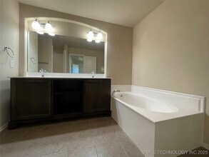2021 E 132nd St S in Bixby, OK - Building Photo - Building Photo