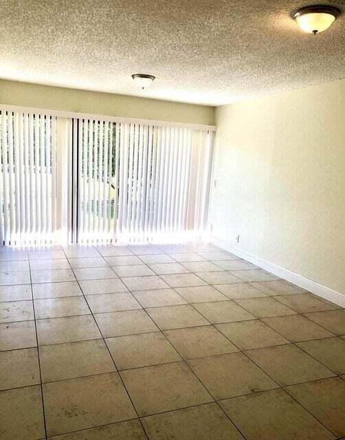 1581 Windorah Way in Royal Palm Beach, FL - Building Photo - Building Photo