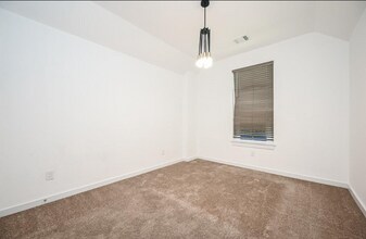 15106 Timberson Rdg Ln in Houston, TX - Foto de edificio - Building Photo