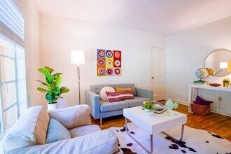 1401 Ashwood Rd in Austin, TX - Building Photo - Building Photo