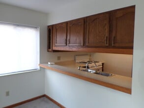 710 Belrock Ave in Belpre, OH - Building Photo - Building Photo