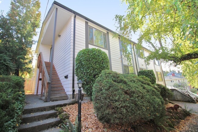 2903-2909 SE Pine St in Portland, OR - Building Photo - Building Photo