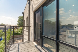 The Flats at Overton in Memphis, TN - Building Photo - Interior Photo
