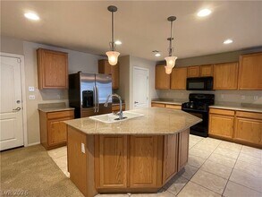 417 Colorful Rain Ave in North Las Vegas, NV - Foto de edificio - Building Photo