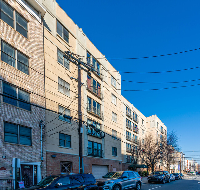 536 Grand St in Hoboken, NJ - Building Photo - Building Photo