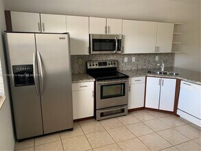 5620 NW 114th Path in Doral, FL - Building Photo - Building Photo
