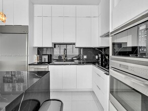 2020 N Bayshore Dr in Miami, FL - Building Photo - Building Photo