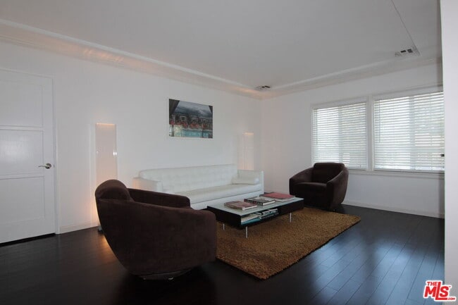 8111 Westlawn Ave in Los Angeles, CA - Building Photo - Building Photo