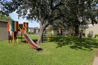 Borders Apartment Homes in Brownsville, TX - Foto de edificio - Building Photo