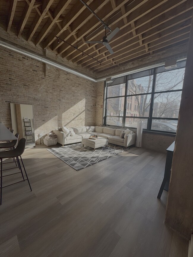 property at 818 N Wolcott Ave
