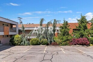 650 N 300 W in Salt Lake City, UT - Building Photo