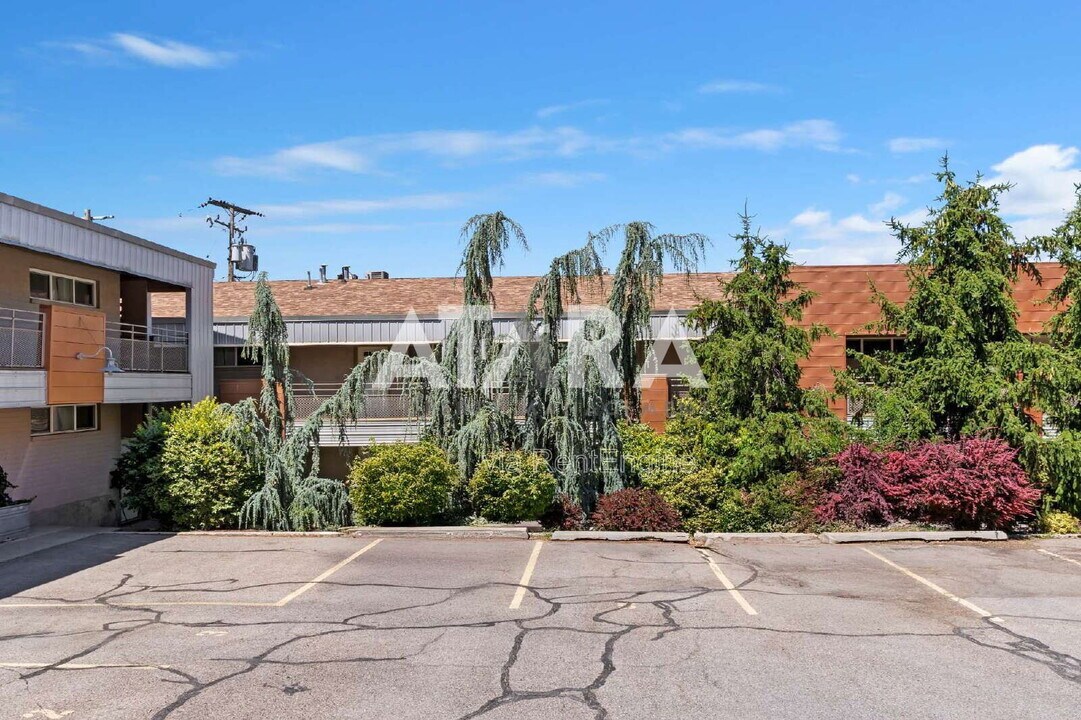 650 N 300 W in Salt Lake City, UT - Building Photo