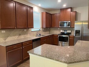 8418 Fortuna Vly in San Antonio, TX - Foto de edificio - Building Photo