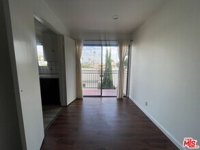 1338 N Sierra Bonita Ave in West Hollywood, CA - Building Photo - Building Photo