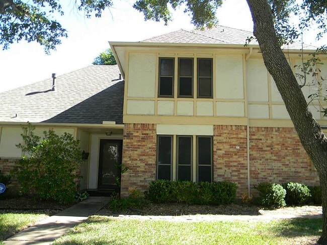2711 River Birch Dr in Sugar Land, TX - Building Photo - Building Photo
